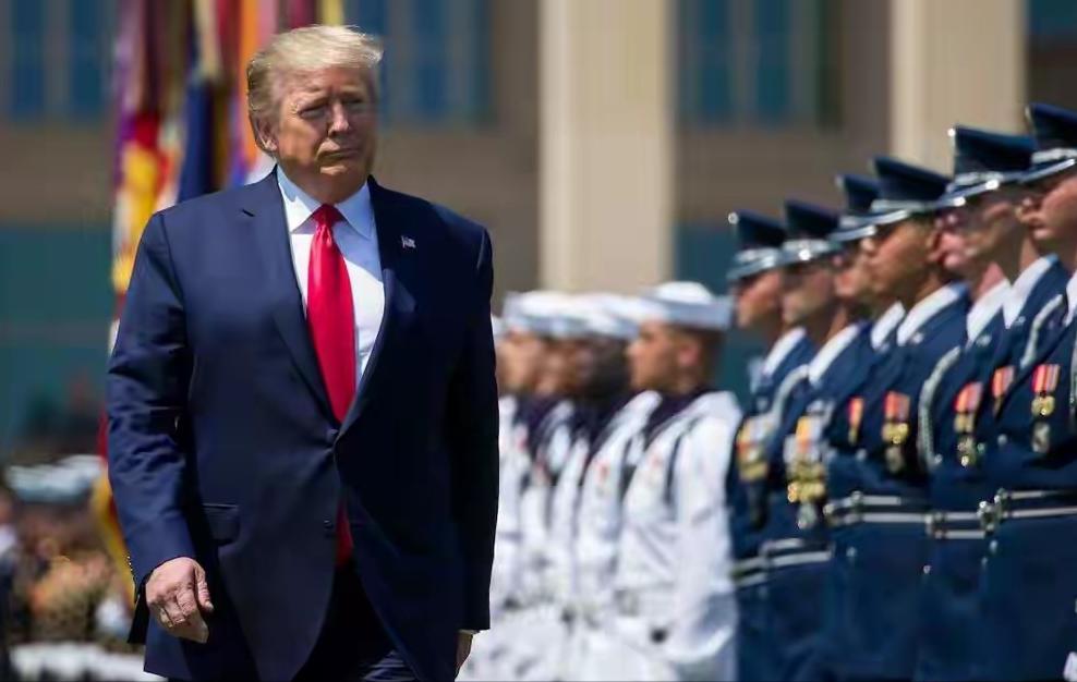 美国现在非常非常急切地想在一场战争中亲自下场，他需要一次胜利来振奋人心！哪怕对手