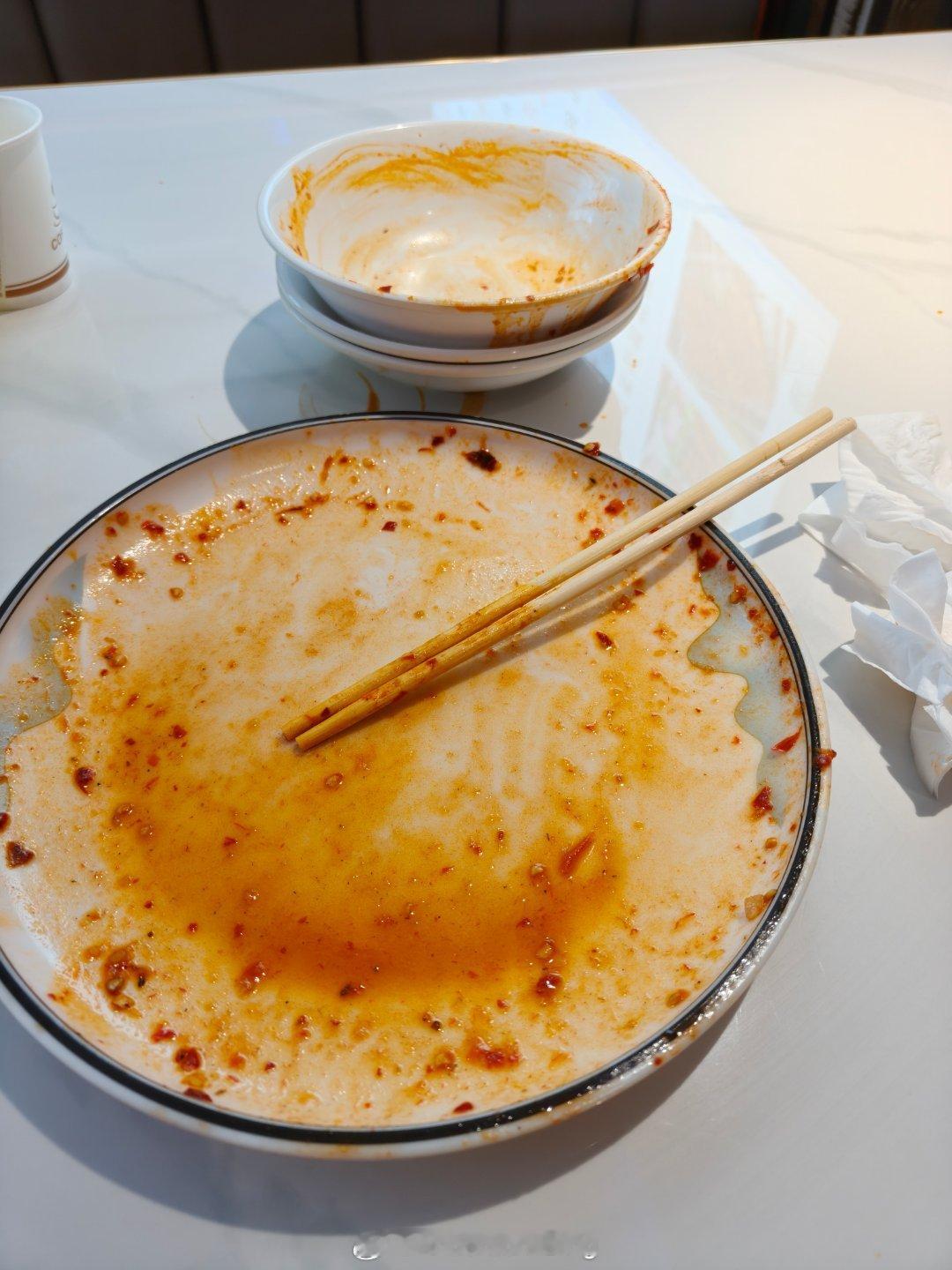 十分钟可以干什么？消灭一份鲜辣香浓 劲道弹牙的辣皮子拌面和它的两个加面。这份拉条