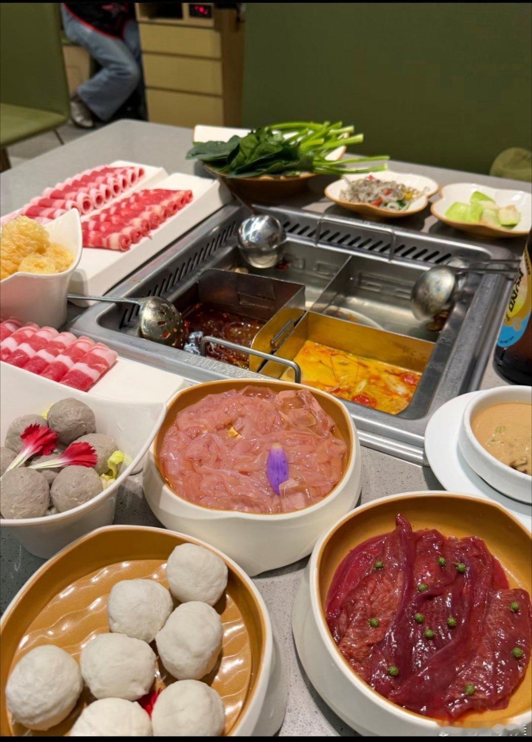 海底捞已通知一千多家门店内部排查最近吃过一次海底捞，实话讲服务远不如从前，工作人