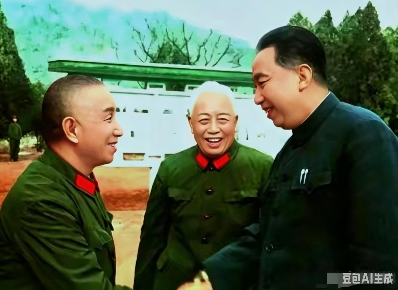 珍贵彩照！华主席与战神粟裕握手 将帅同心映初心
 
这帧华国锋主席与军事科学院第