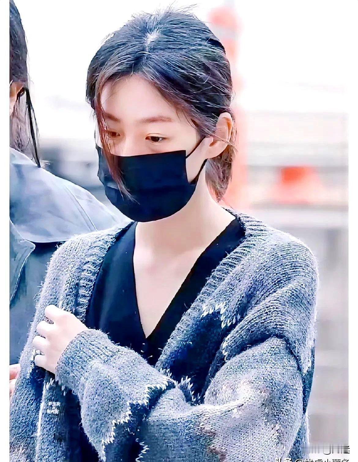 谁能想到，那个9岁捧回国际大奖、15岁摘得影后桂冠的天才少女，背后竟藏着一份跨越