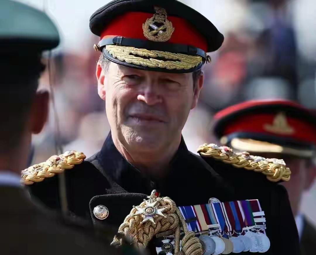 一叶可以知秋，窥一斑可知全豹。
 
今天看到一个新闻，并搜集了一些数据，斐君我看