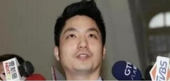 岛上传来消息，台北市市长、蒋介石的曾孙蒋万安公然表示，自己绝对不可能去选下一任国