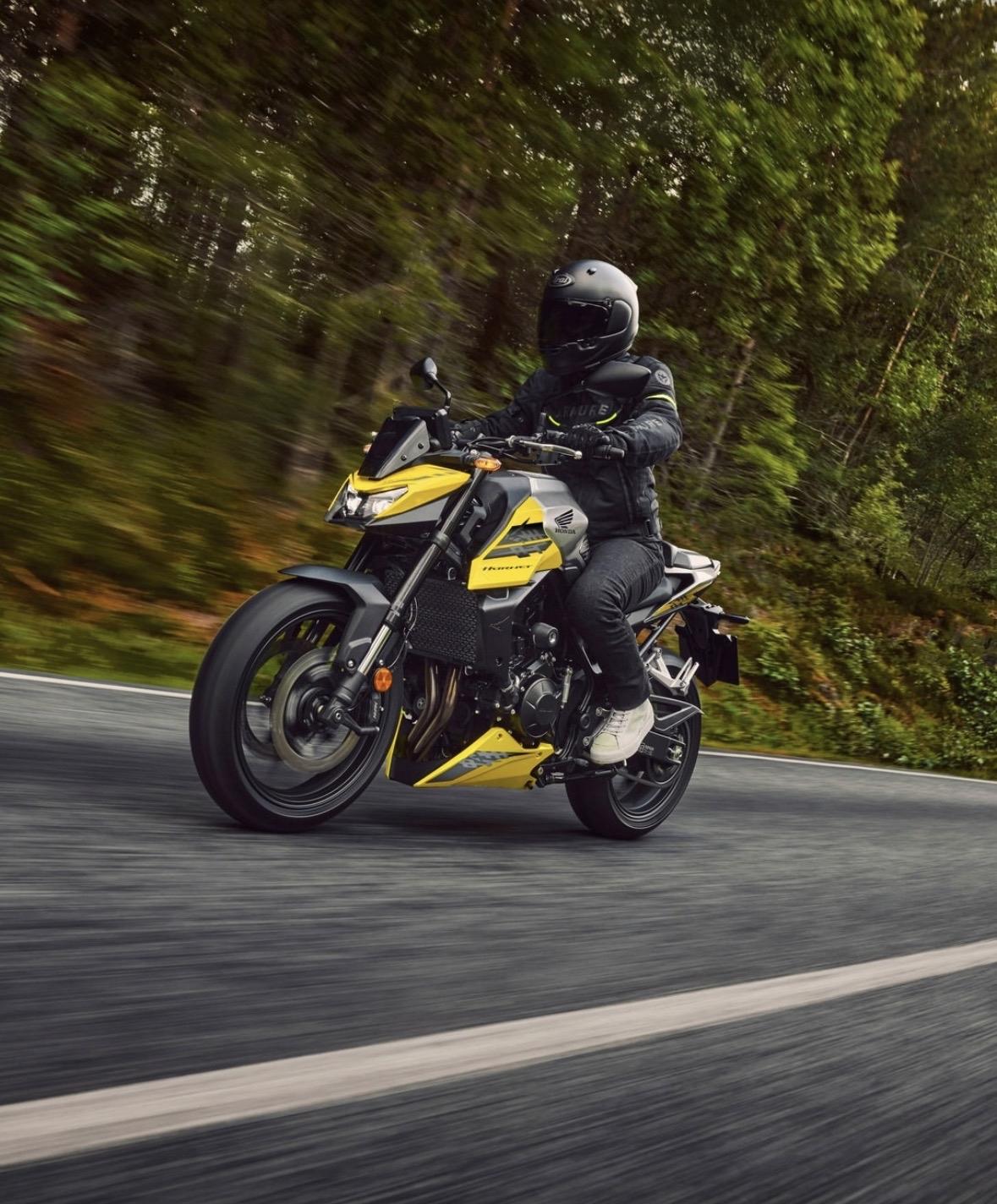 每个人都有一扇窗，推开了，看世界繁华，关上了，享自己的精彩，世间纷扰，你只需取一