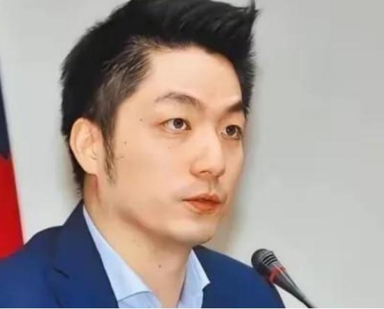 北市市长蒋万安曾宣称，如果大陆继续在台海进行军机绕台和军演的话，他就要停掉双城论