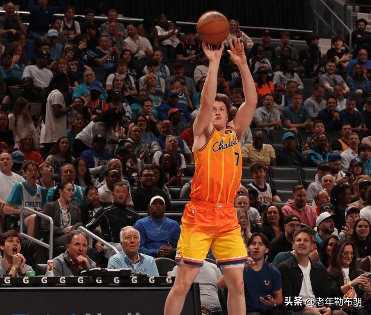 NBA官方：克尼普尔有望成为历史首位荣膺赛季三分王的新秀

3月28日消息，NB