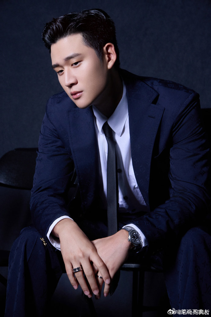 歌手直播周兴哲歌手后出演了偶像剧 周兴哲也太全能了，唱完歌转头去拍偶像剧，跨界双