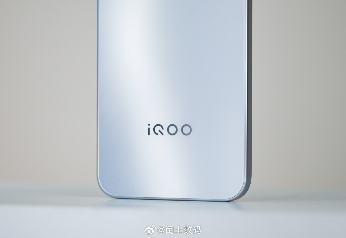 iQOO Z11 综合续航、性能、手感多方面来看，这款手机兼顾娱乐和日常办公。不
