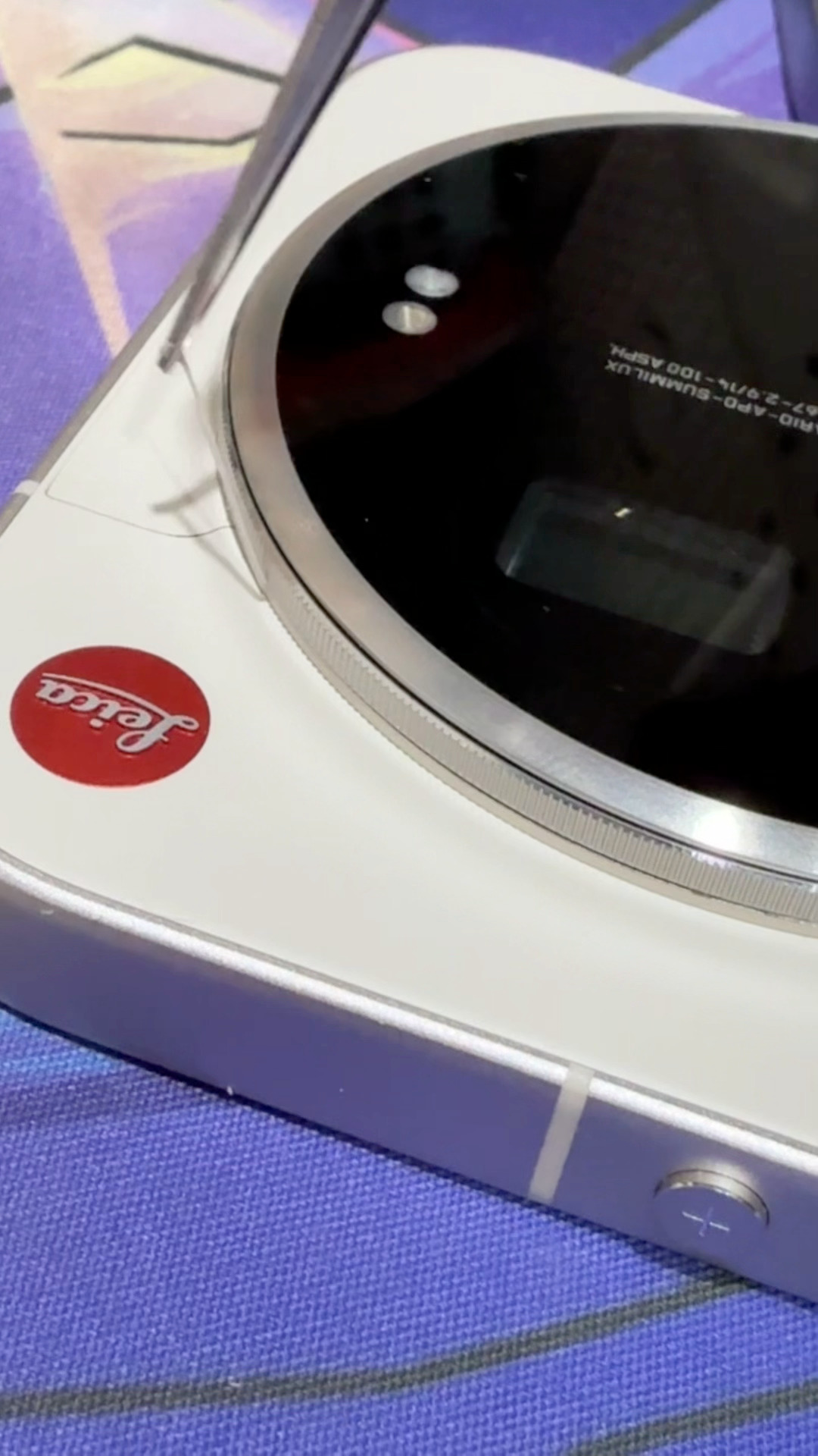 我只是塞了一条很细的双面胶进去缝隙里面，这也印证了：不留间隙真的转不了。