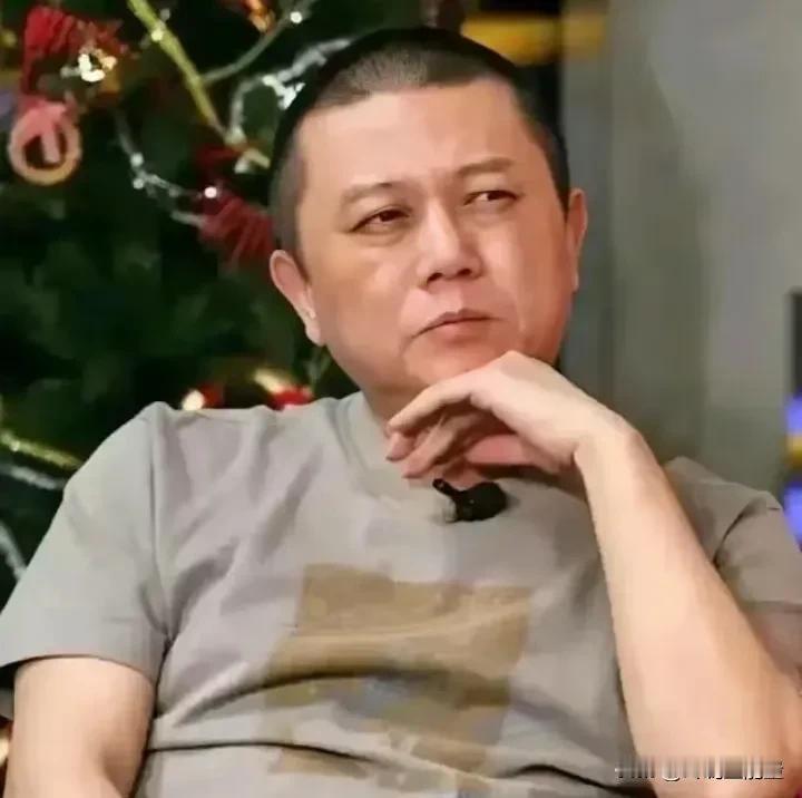 王朔说：“千万别说钱是身外之物，那是死了以后的事。活着没钱，身外无物，那就是裸奔