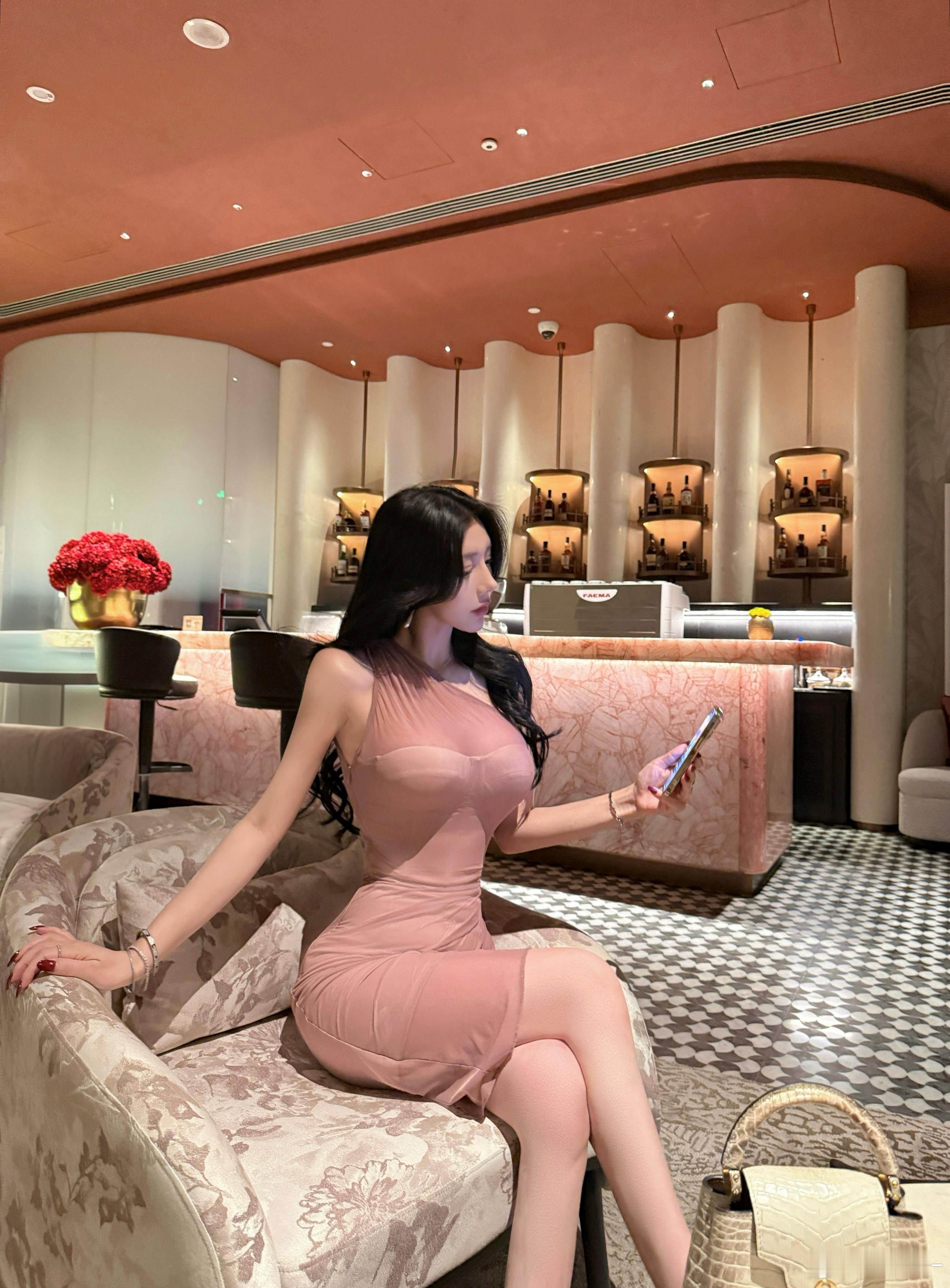 女人一下 ​​​