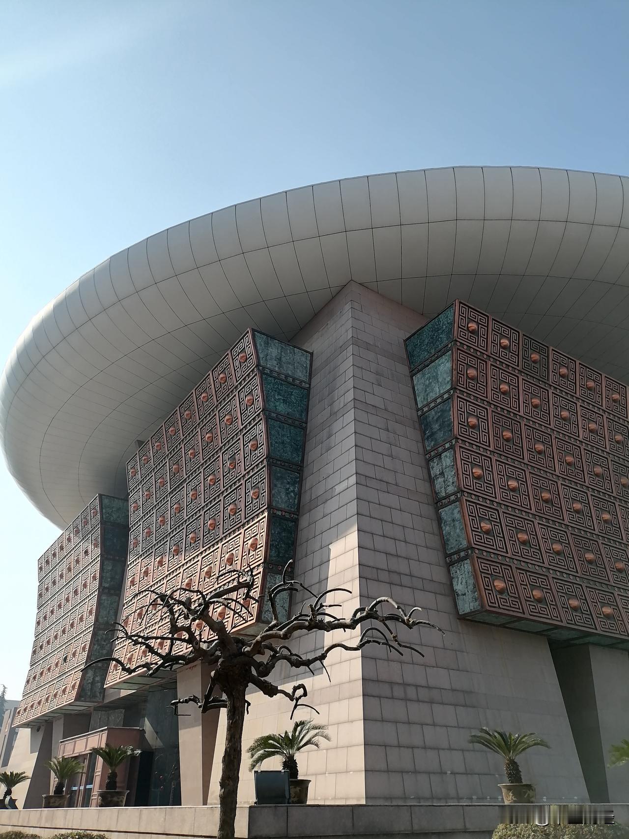 冬日生活打卡季 冬日里，这座古色古香的建筑就像一本厚重的史书，静静诉说着中国的历