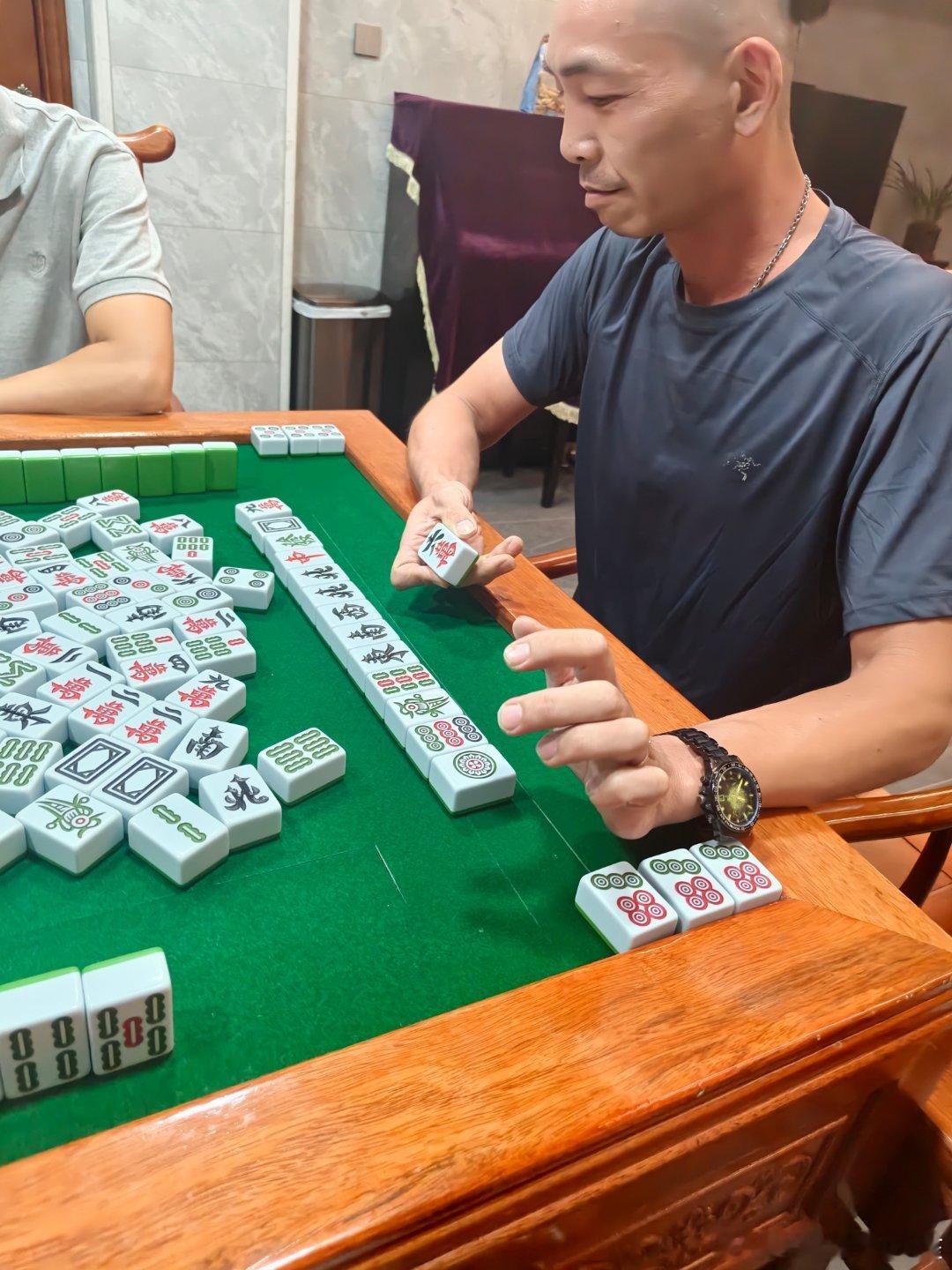 王者荣耀北笙 今日无赛，约大哥小酌两口，然后与几名老友约了波麻将。图1今日下厨菜