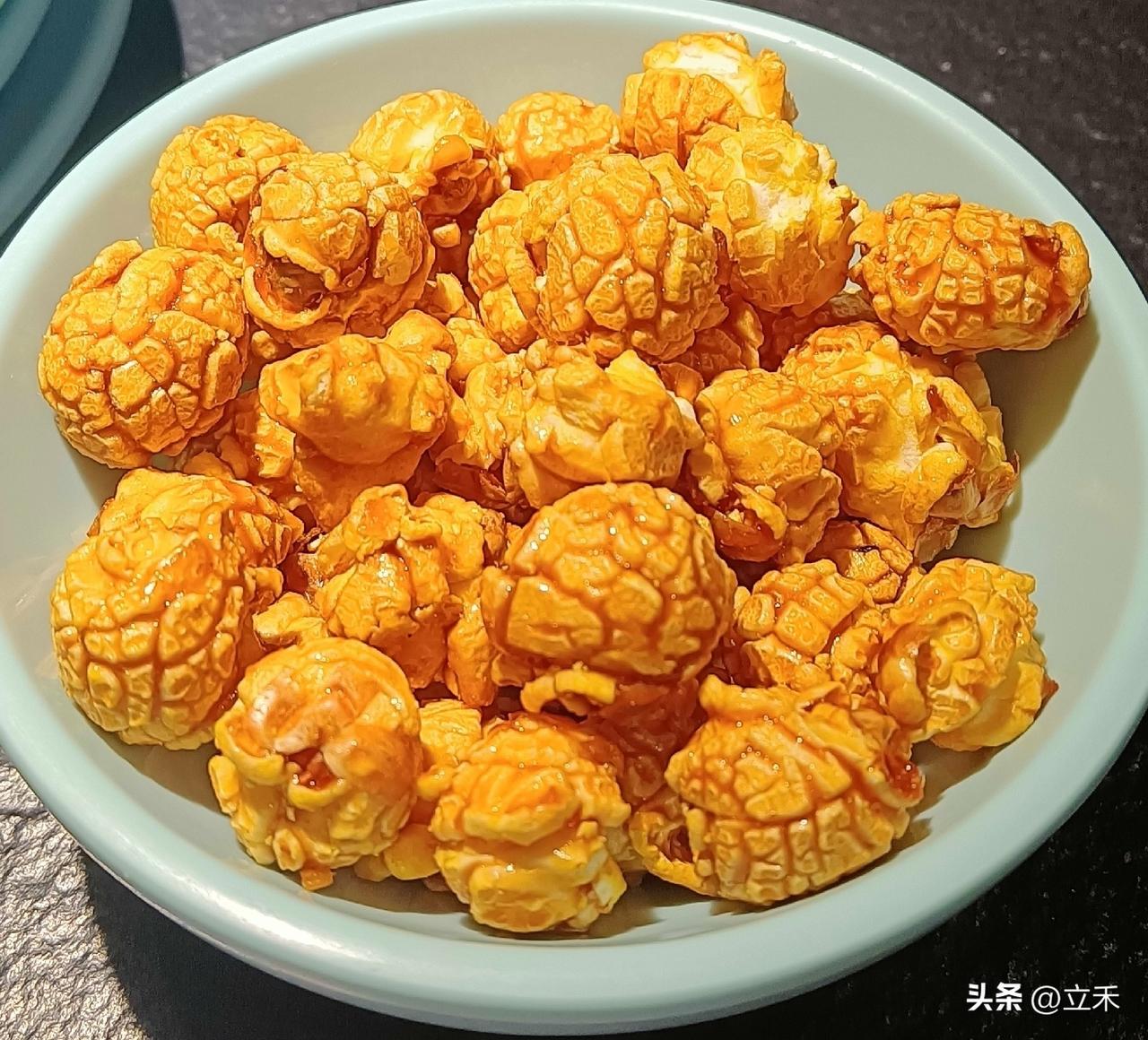 在饭店吃饭之前送了一盘焦糖爆米花，请问好友，这种爆米花在家可以做吗？怎么做呢？怎