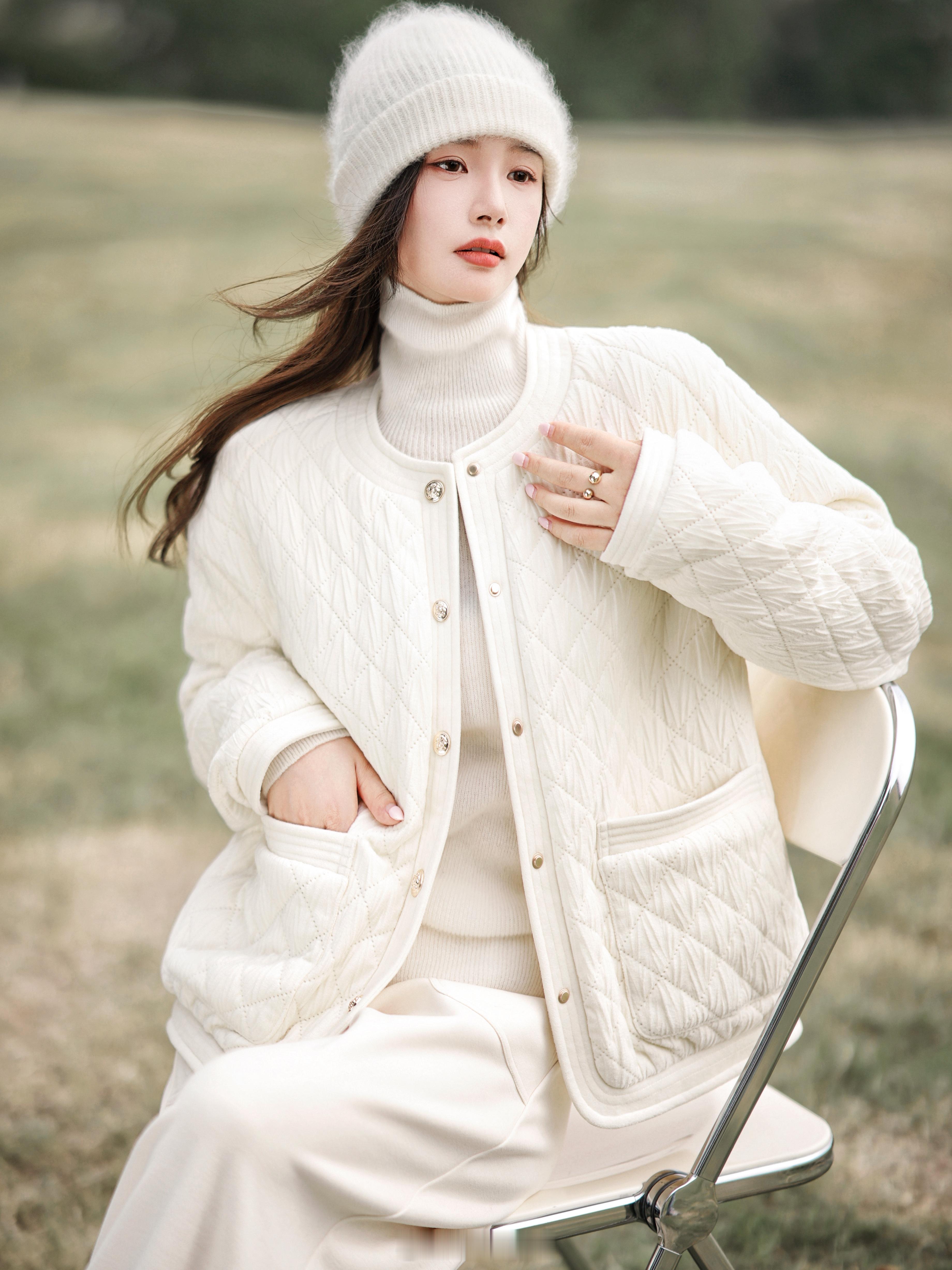 这么精致 还这么显瘦如果我不说 谁知道它是件鹅绒服呢[doge] ​​​