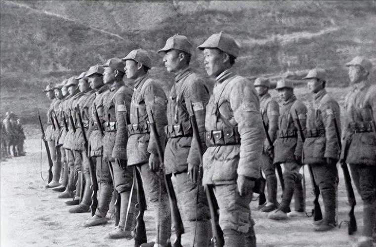 八路军最强的师，一个师拥有30个师的兵力，让徐向前都感慨万分
 
能创下这个抗战