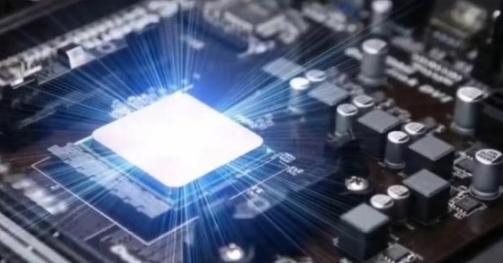 美国同意英伟达的芯片只要回到国内建厂，就能卖给中国。一出政策，中国立马反击：只要