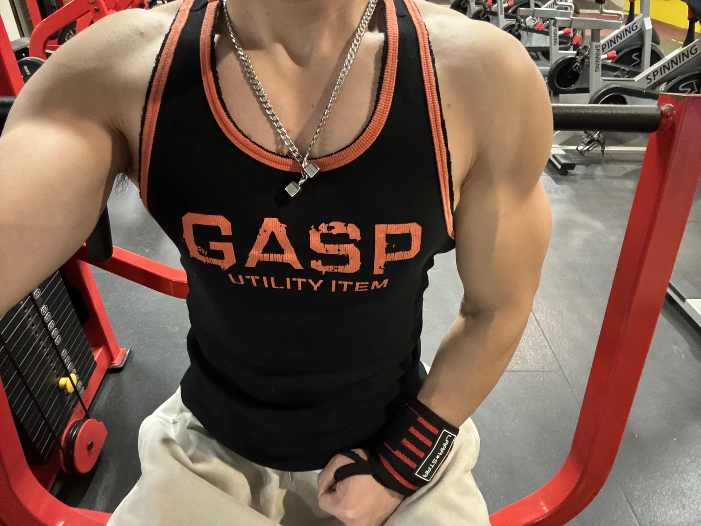 北京降温好冷 但我有肌肉不冷