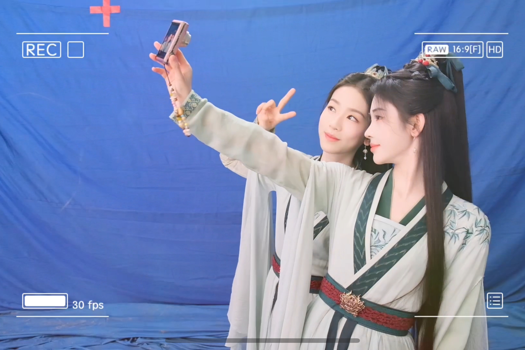 #嗑到了鞠婧祎刘梦芮#好好好，美女们关系这么好我就狠狠地开嗑了！女生和女生之间果