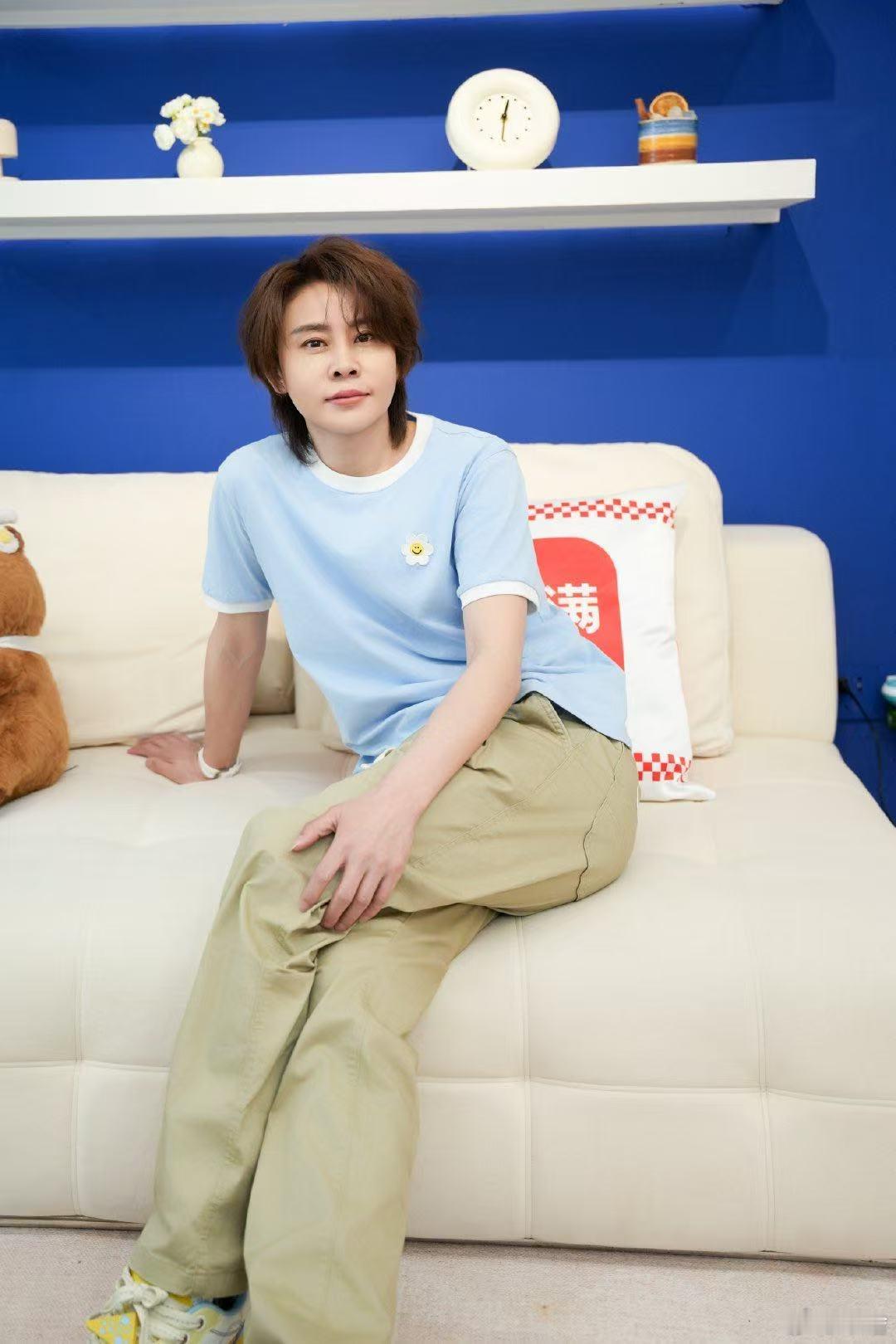 王濛浪姐现场观众喊王濛冠军乘风2026一路稳步前行，如今收获全场这般热烈的呼声 