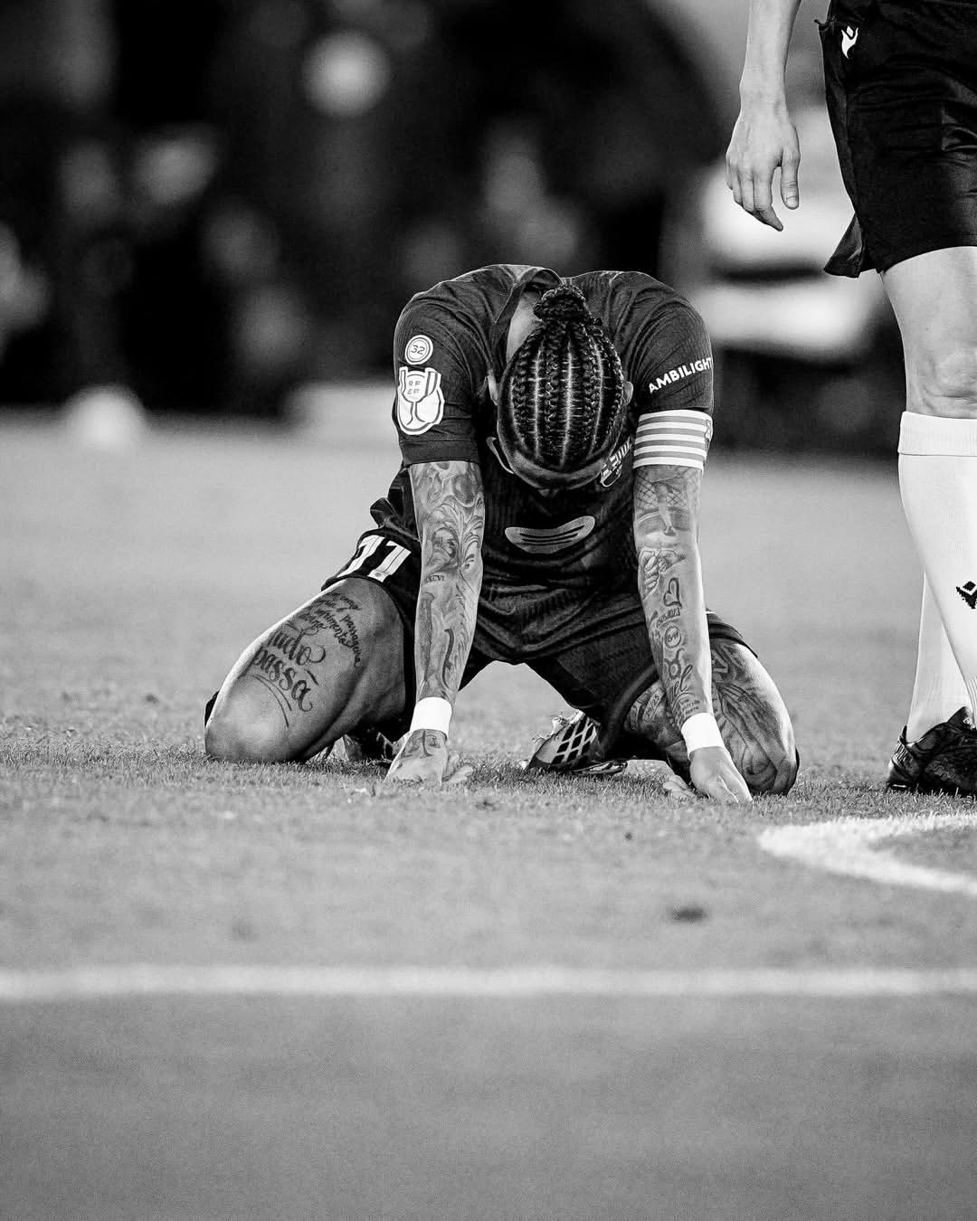 拉菲尼亚ins更新🆕：为这个团队感到非常骄傲，我们是一家人💙❤️巴萨巴萨3比