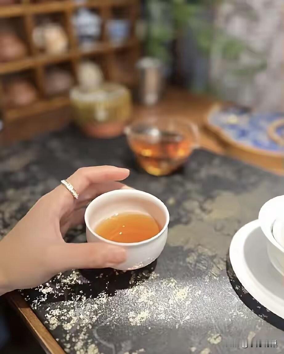 不碰他的“打拼节奏”：

别强行介入他深耕多年的事业规划、奋斗轨迹和生活秩序，打