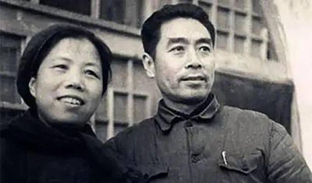 1976年，华国锋郑重宣布：“根据伟大领袖毛主席的生前安排，增选邓颖超同志为全国