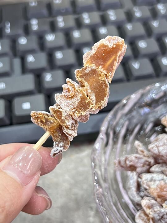 酸到眯眼睛的梅子😢