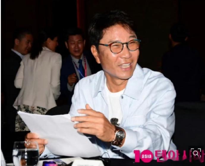 李秀满明年将推出两个团 李秀满受访透露明年将推出两个团，一个叫soul（男团），