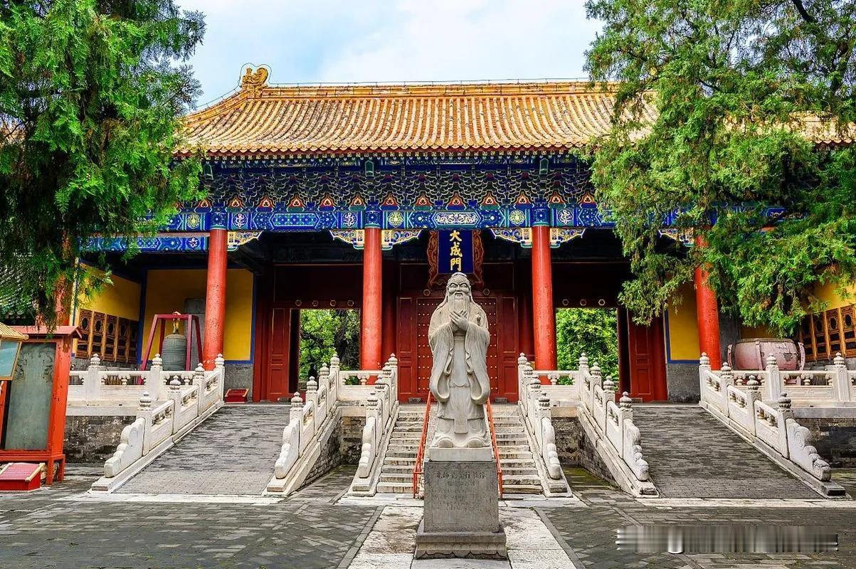 孔府有个规矩叫做上人不吃下菜

何为上人？那些来做客的高门权贵自是不用说了，那恨