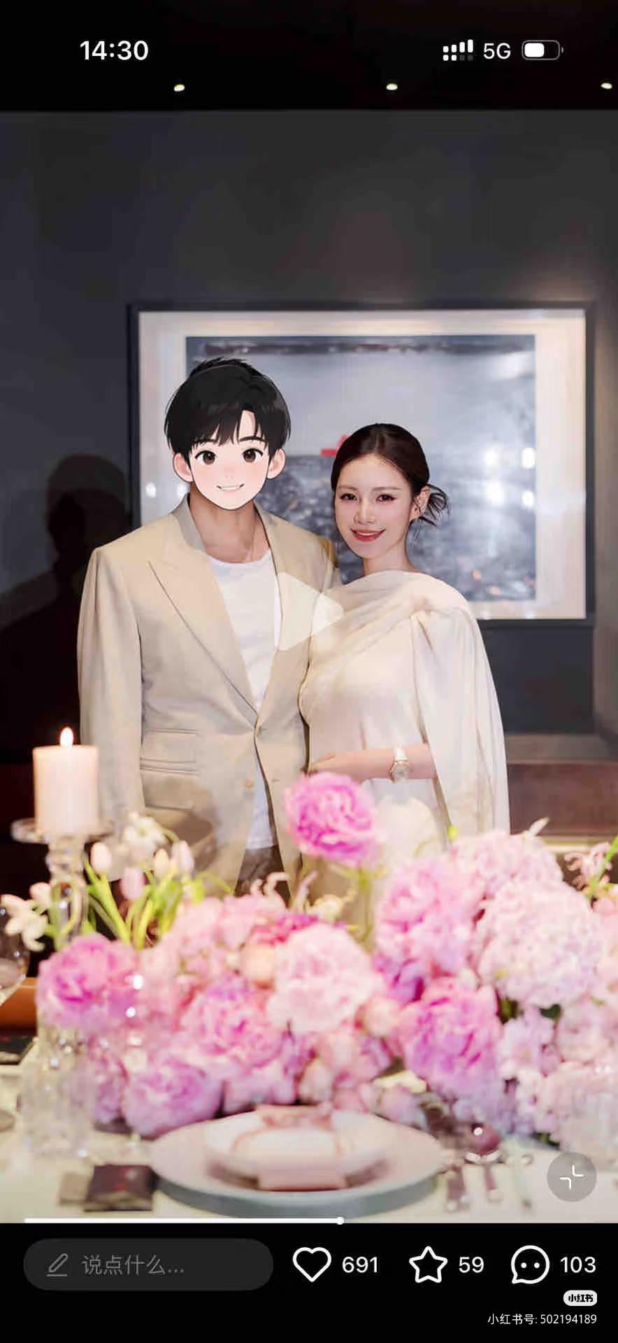 合影汪小菲被打码是什么意思啊
汪宝的100天庆祝宴
夫妻俩都很开心
衣服也是同色