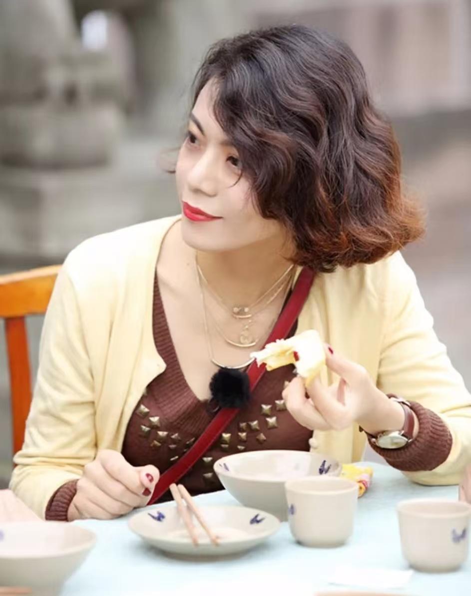 陈果说：“男人最大的坏，
不是杀人放火
而是他明明知道自己的妻子
很顾家，很善良