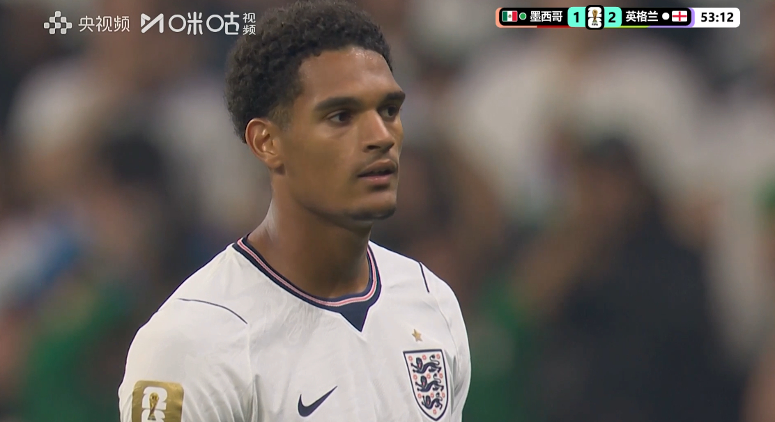 #英格兰10人作战# 2026年世界杯1/8决赛，墨西哥对阵英格兰夸安萨飞铲对方