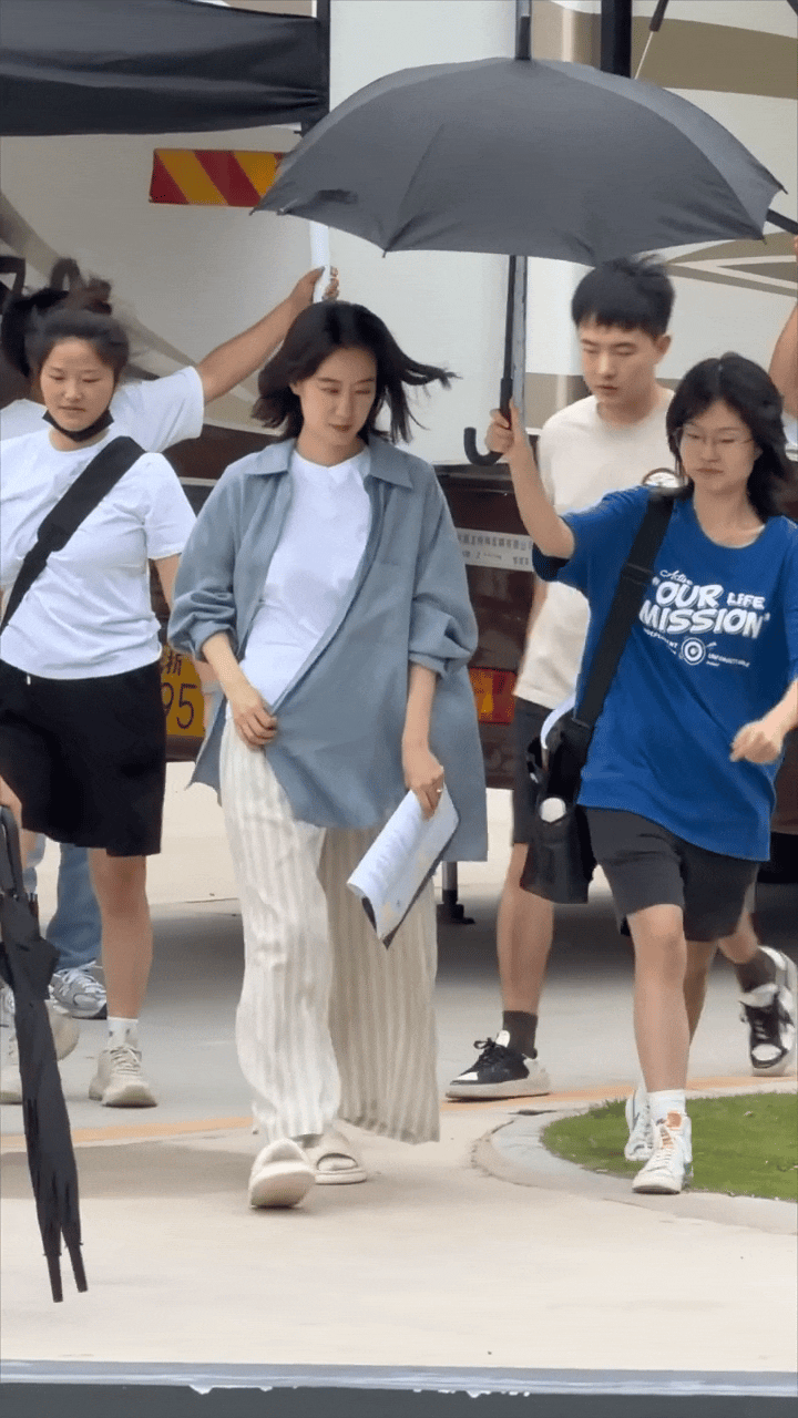 张小斐作为金鸡影后真的太低调了，可能也是受了贾玲的影响，贾玲拍电影创造了那么多票