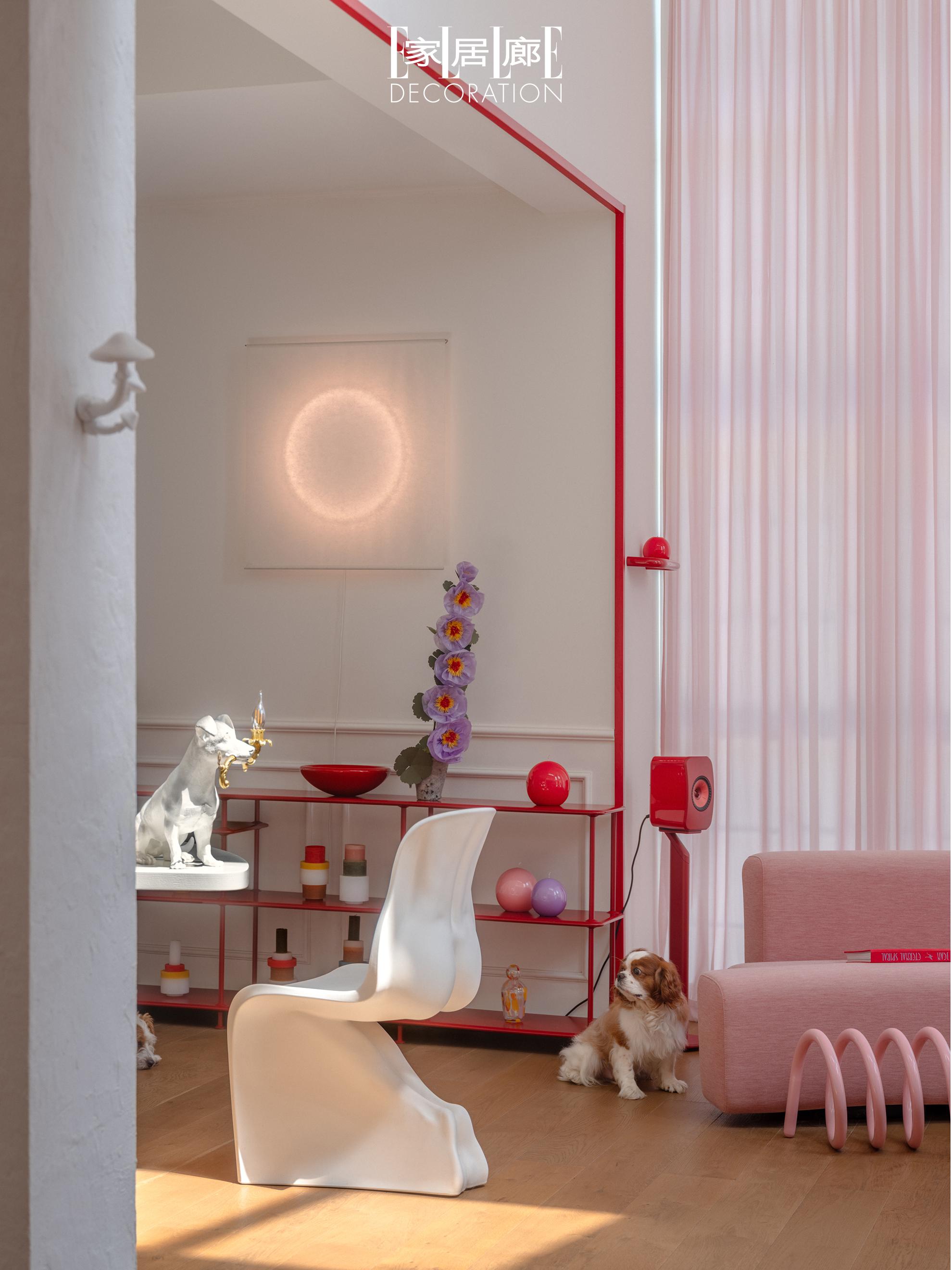 400㎡粉色梦幻屋里的神仙生活。距离上海市中心50公里，博主 带着三狗...