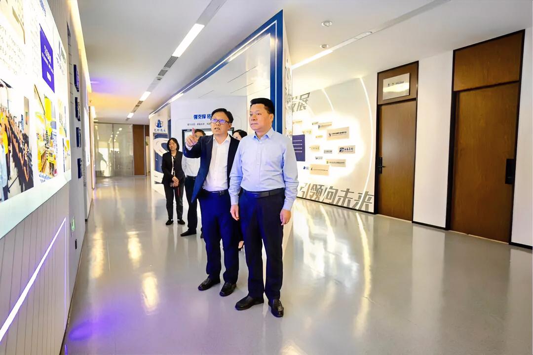 4月10日，江苏交控党委书记、董事长王先正到交控商运调研，听取经营管理、品牌打造