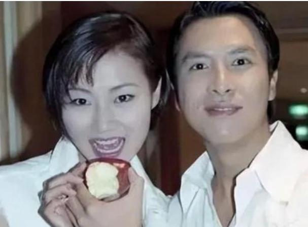 1994年，梁静慈和甄子丹离婚后没多久，发现自己怀孕了。她执意生下来，并且提出复