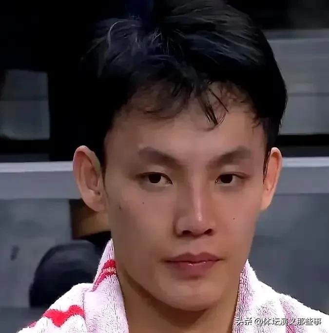 亚科夫列维奇没把广东男篮救回来倒把徐杰打残了。出场时间、相关数据可谓直线下滑，估