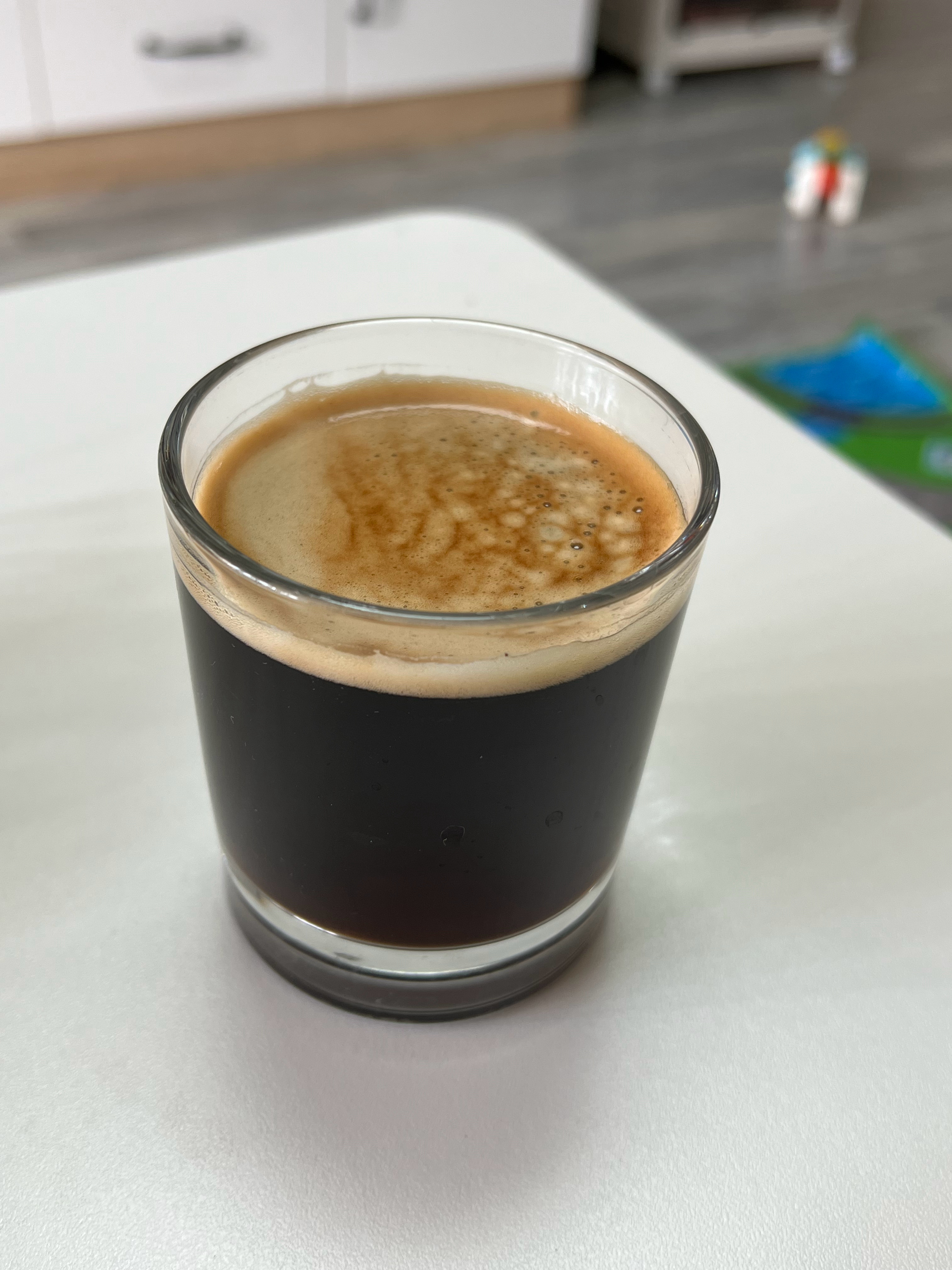 我家里咖啡机打出来的咖啡就有油脂。我公司的摩卡壶弄出来的就没有油脂。不知道问题出