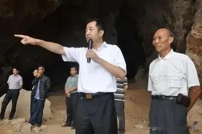 “清华硕士”出身的陈行甲，语出惊人：“我当巴东县委书记，工资5100元。贪官贪的