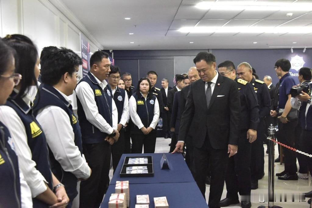 泰国公务员考试舞弊案件调查持续扩大。9月11日，泰国总理阿努廷对外通报，大约50