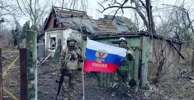 乌克兰军事专家马绍韦茨抱怨说，在前线地区，当地乌克兰居民不仅拒绝撤离到乌克兰境内