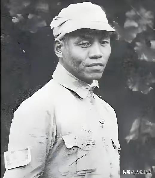 1933年，红九军军长何畏拔出手枪，对准作战科长周希汉的脑袋，“砰砰砰砰砰”连开