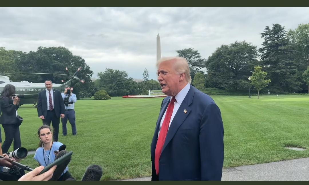 特朗普又语无伦次了。
有时候看特朗普好像大智若愚的样子，但有时候看他，又好像我邻