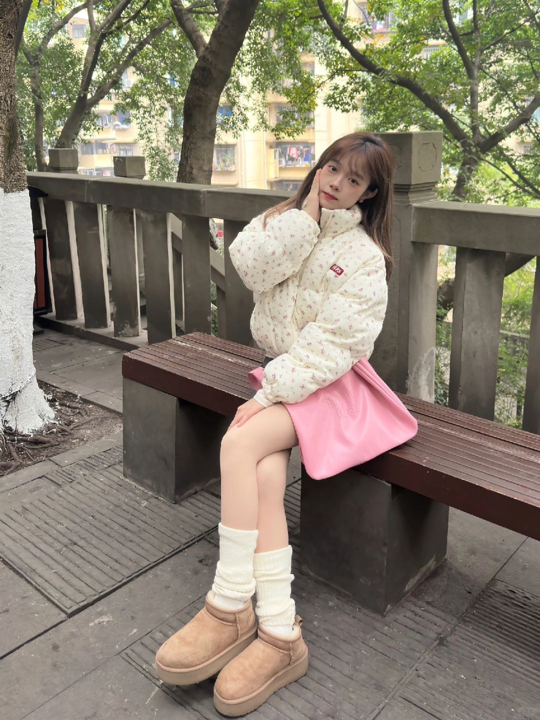 碎花短款羽绒服到底怎么搭啊