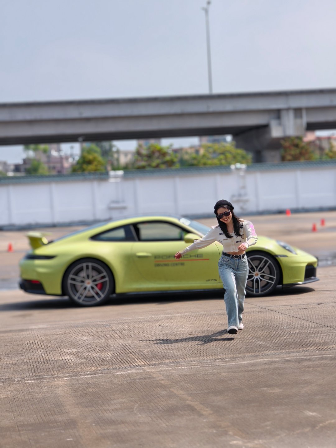 喜欢开车的女人开完911，be like：她还不知道别告诉她大v聊车保时捷911