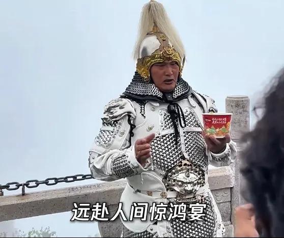 有人被骗局羞辱的经历藏着一辈子的心结，有人却把难堪往事变成自己独有的舞台标签，大