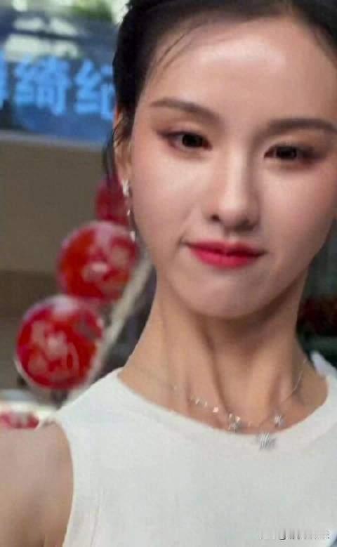 陈都灵鞠婧祎同框杀疯！两种建模脸天花板，镜头反差太绝了