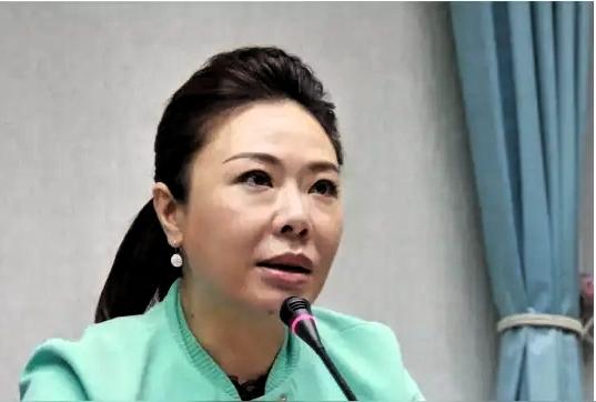 特朗普访华风暴将至！民进党亲手把台湾送上“谈判桌”，李彦秀痛批一针见血
 
前言