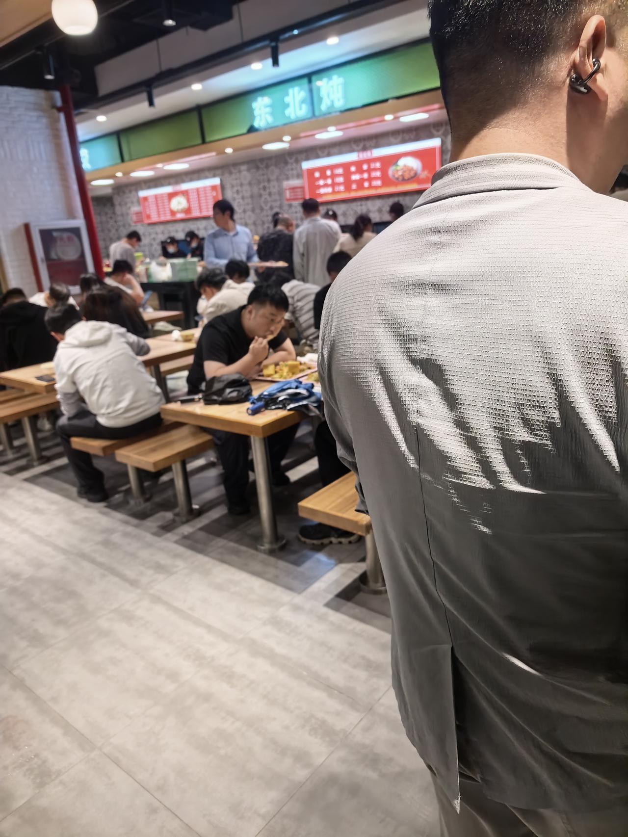 北漂人的生活常态，中午吃饭跟打仗一样！来也匆匆去也匆匆，吃饭没有一点享受，只是为